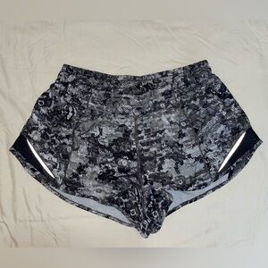 Lululemon Athletica Hotty Hot Low-Rise Lined Short 2.5”